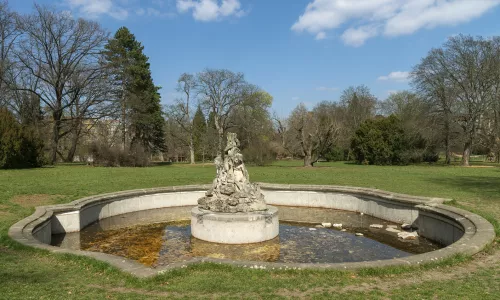 AL01 Sousoší Tří dětí (nazývané také „Tři rybařící chlapci“ nebo „Tři putti“ v dobovém tisku Große Kindergruppe)